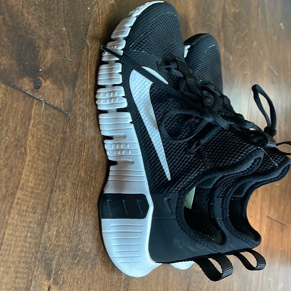 Nike Women's Free Metcon 3 Shoe, Black/White, 8 - Picture 6 of 6
